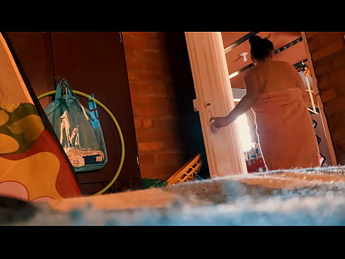 ❤️ Môj strýko za mnou ide do sprchy, šuká ma, kým sa sprchujem. ❤❌ Sex video na nás ﹏