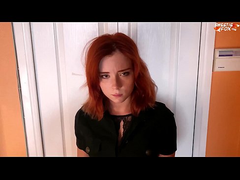 ❤️ Ochranka potrestala peknú ženu za krádež v obchode - sperma v ústach ❤❌ Sex video na nás ﹏