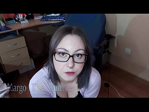 ❤️ Sexy dievča s okuliarmi hlboko fajčí vibrátor na kameru ❤❌ Sex video na nás ﹏