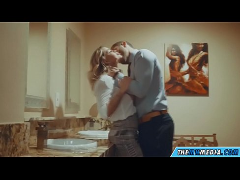 ❤️ Keď vás prsnatá blondínka zvádza na verejných toaletách ❤❌ Sex video na nás ﹏